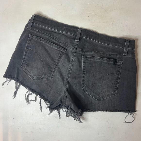 JOE's JEANS Distressed Faded Black Wash 3 Inch CUT-OFF JEAN SHORTS Size 30 - Picture 4 of 4